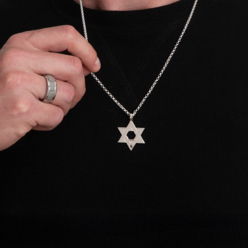 שרשרת מגן דוד עם אבן שחורה לגבר